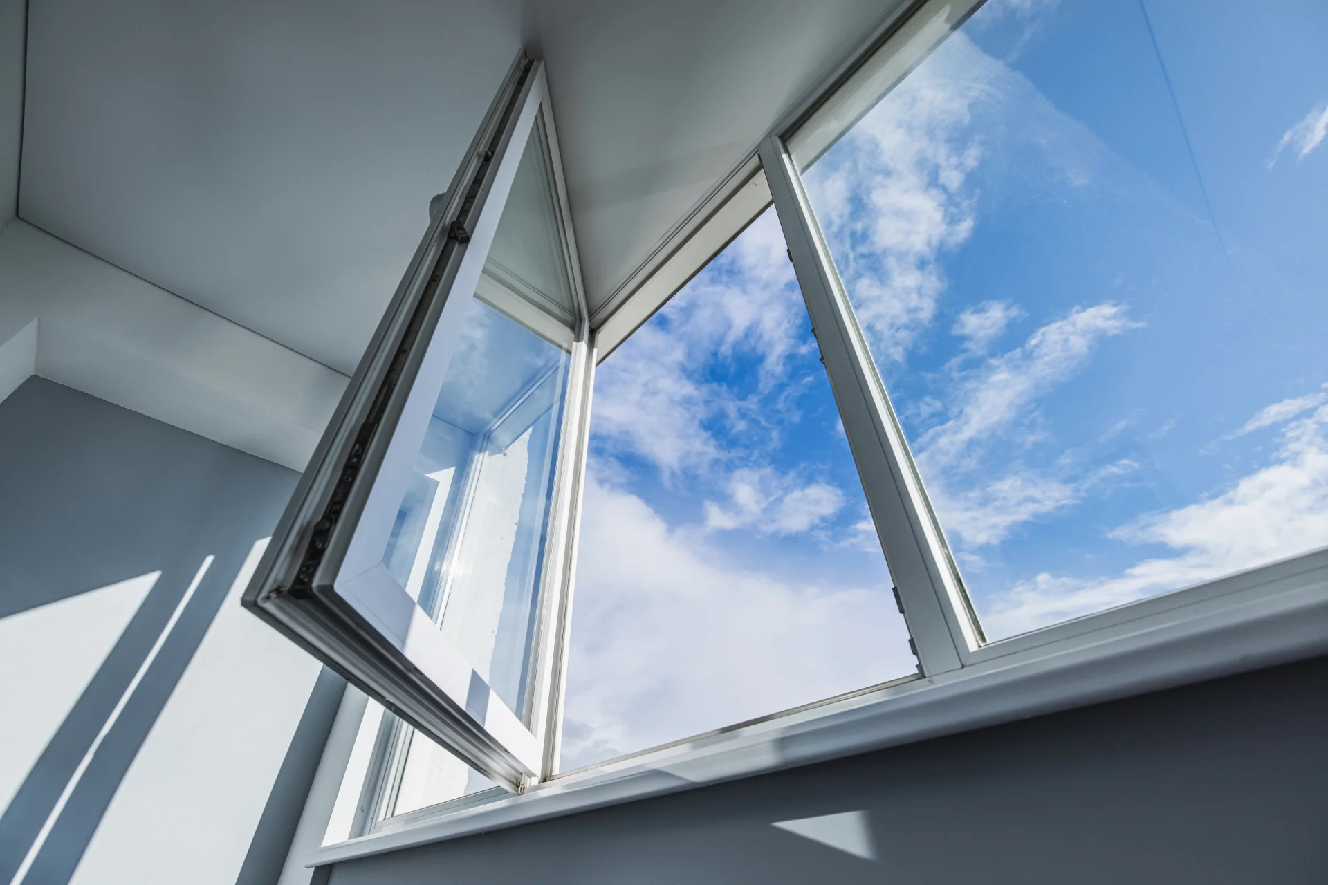 VLX 80 Casement Window in Fort Lauderdale, FL | TruePane Windows & Doors - detail 1